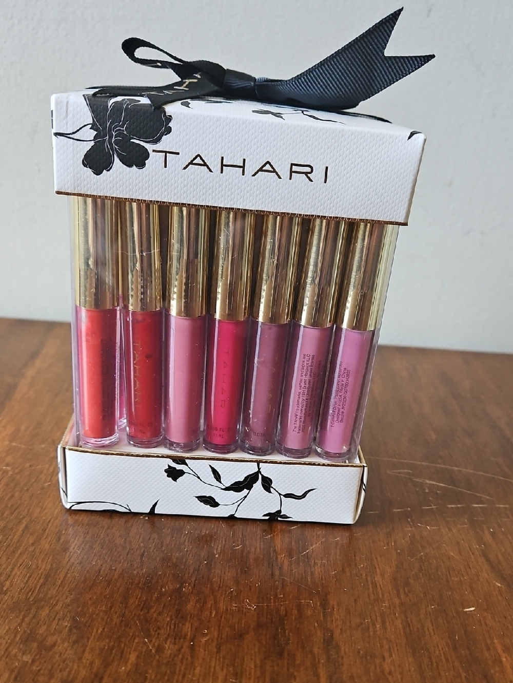 NWT Tahari Matte Lip Gloss Set 15 Piece